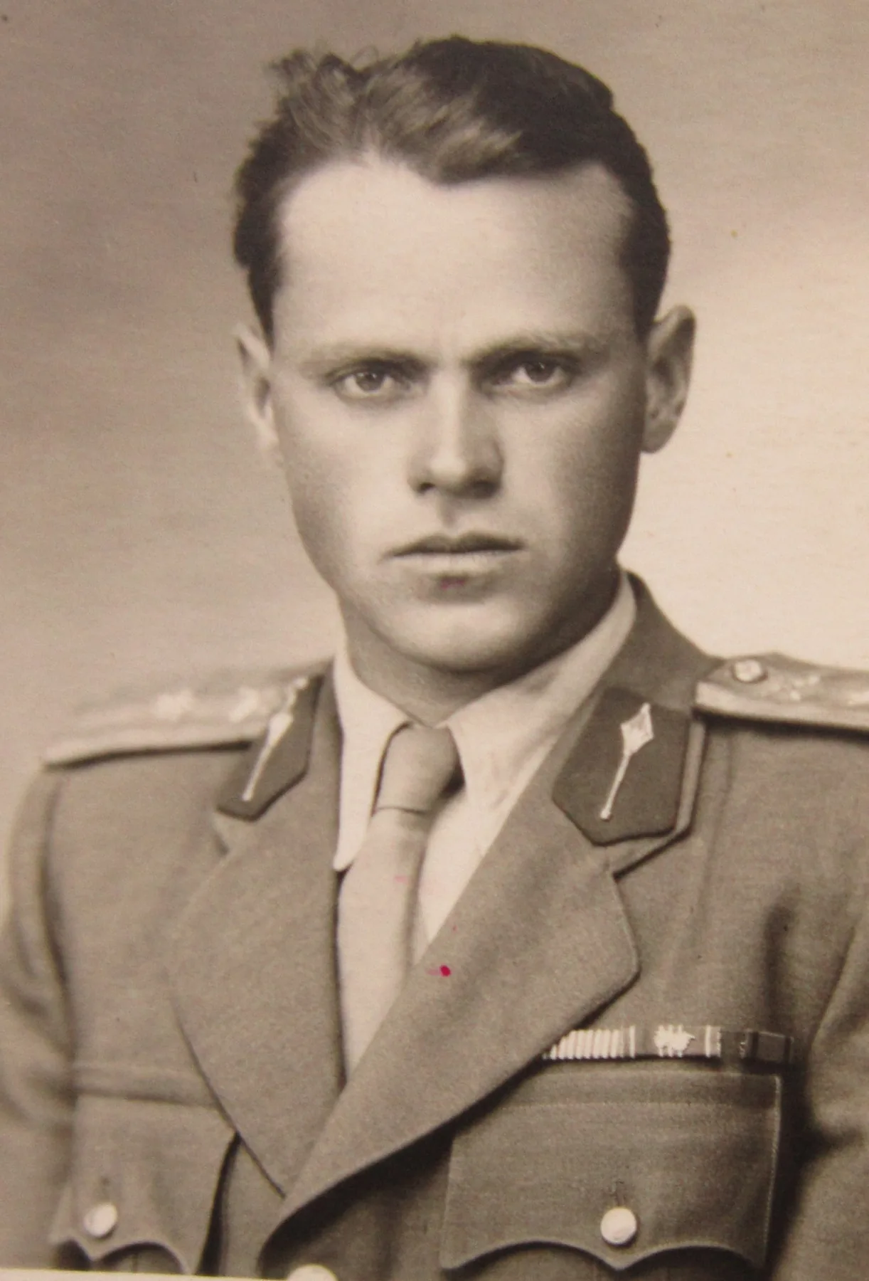 Historical portrait of Jan Ihnatík in military uniform.